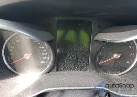 2018 Mercedes-Benz C 300 z USA, uszkodzony, nr VIN 55SWF4JB7JU246464